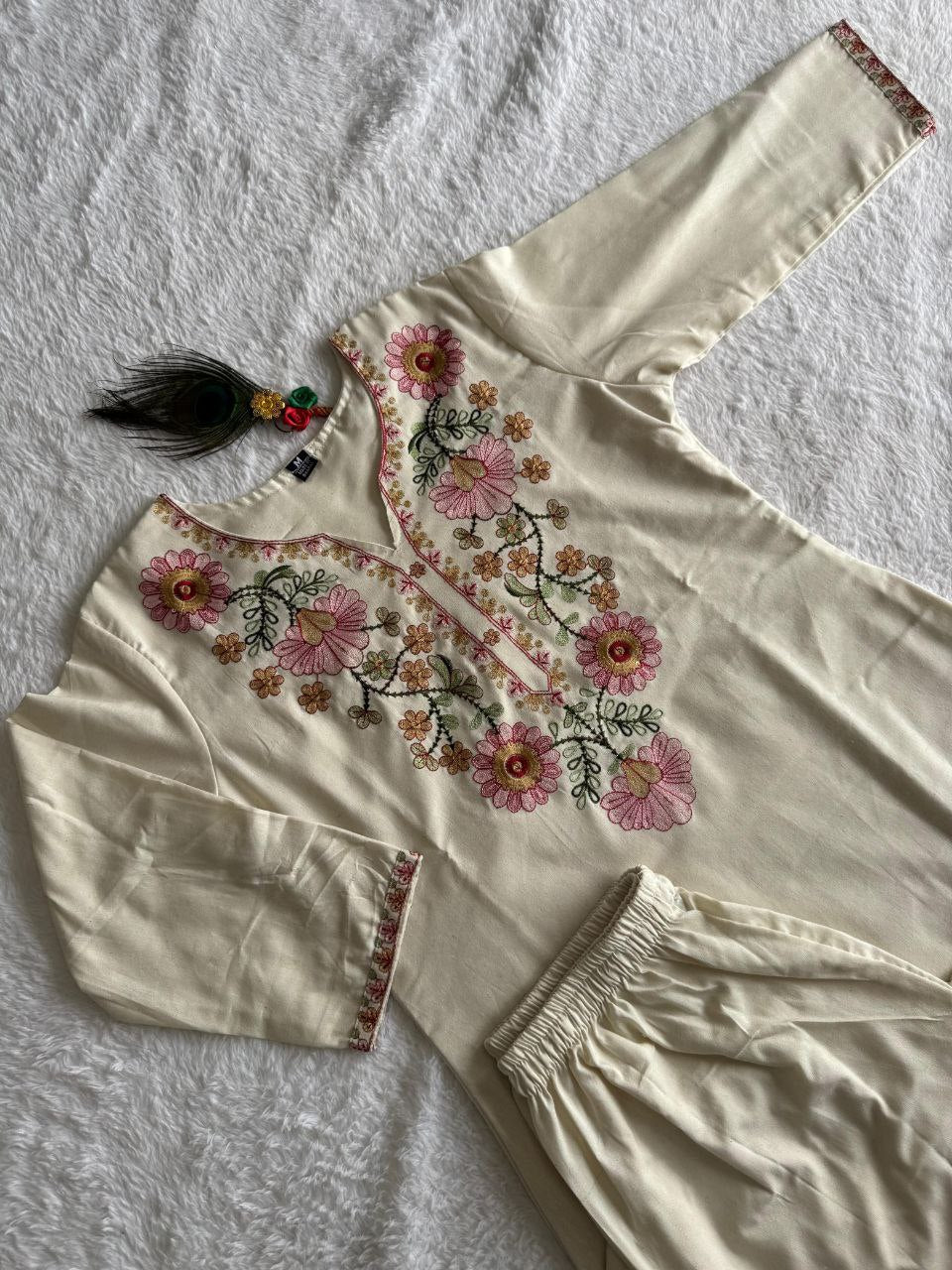 Designers Kurti Pent, Pure Khadi Cotton, Cotton Inner (Full), Embroidery With Sequence Work, 3/4 With Embroidery Work Lace