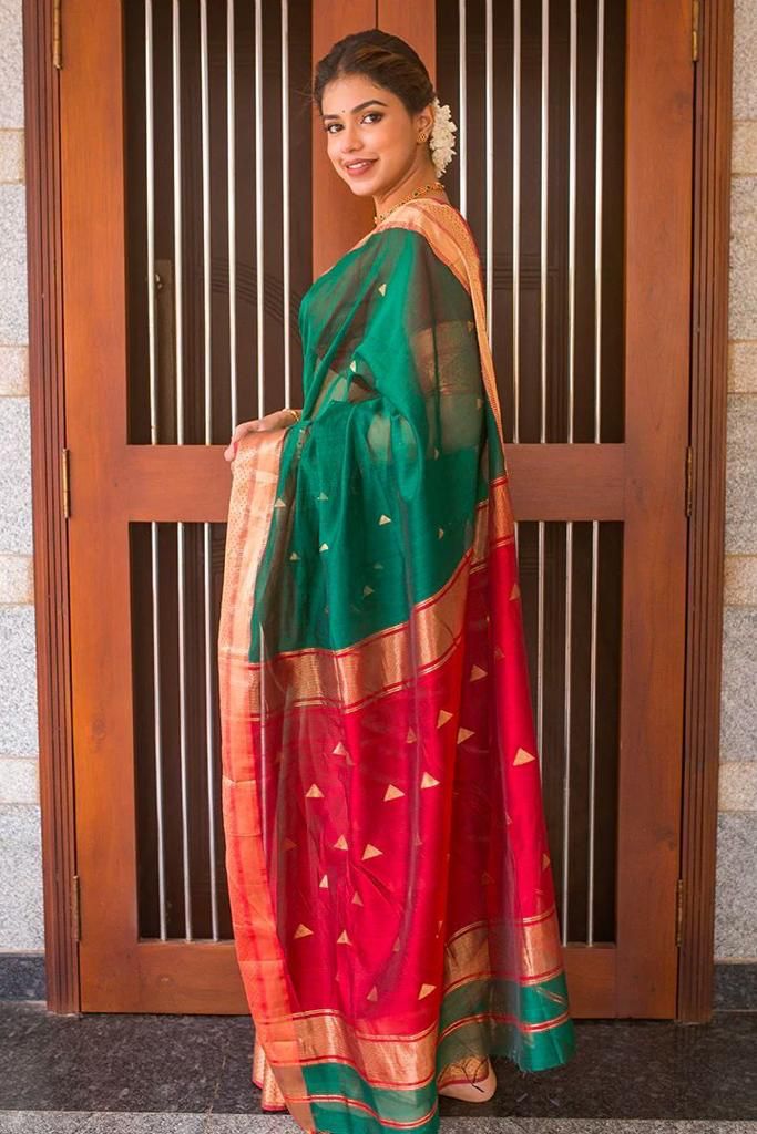 Green Women's Heavy Banarasi Silk Woven Pattern Modern Jacquard Work Most Trendy and Famous 5.5 Meter Saree with fully Jacquard Trendy Work Blouse Peice.