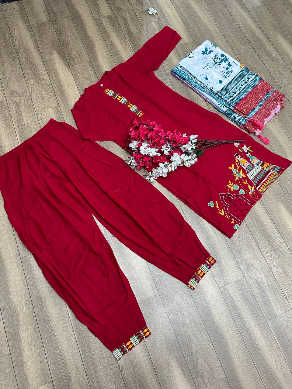 Womans Casual Wear Color Thread Work Kurti Pant With Dupatta