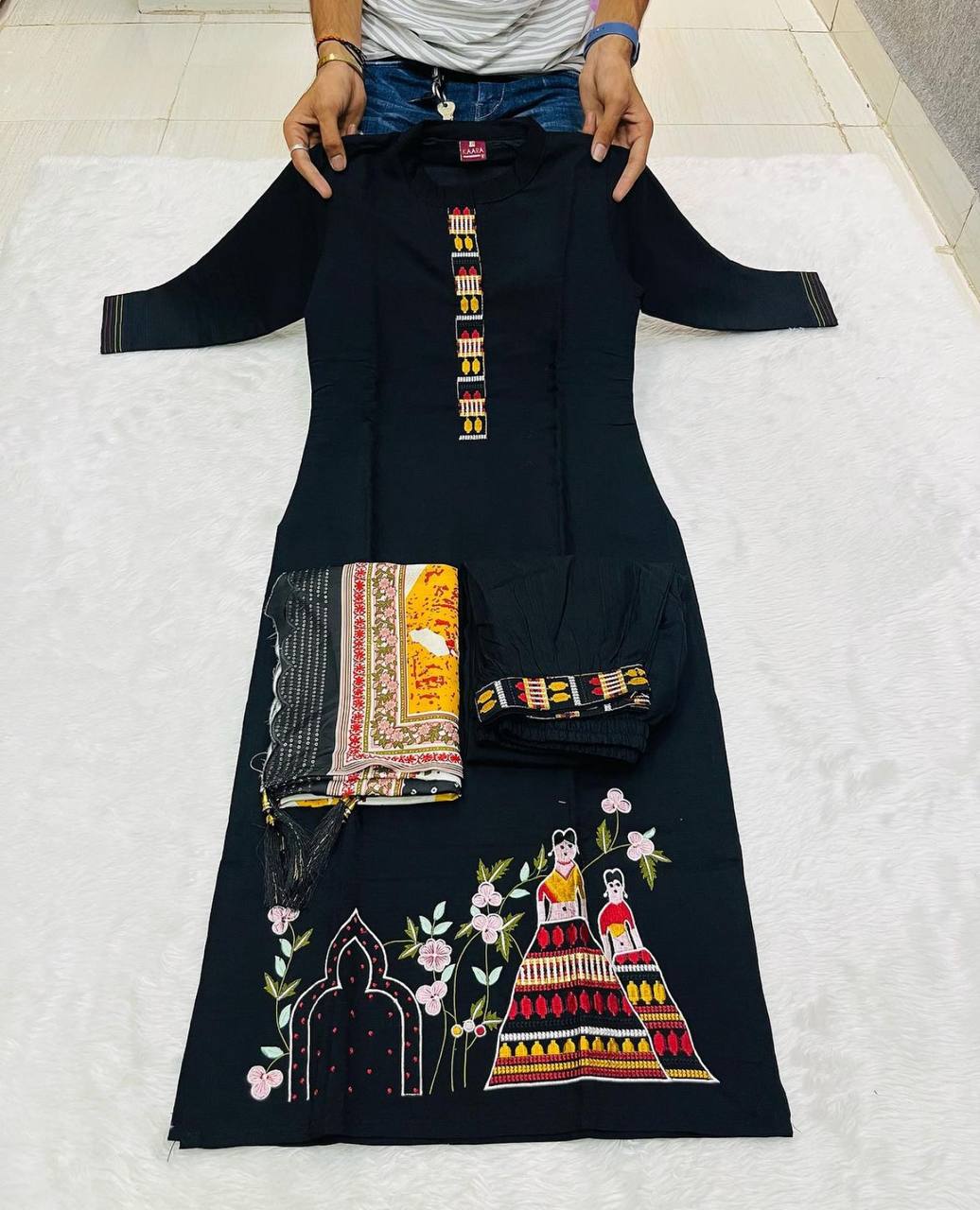 Womans Casual Wear Color Thread Work Kurti Pant With Dupatta