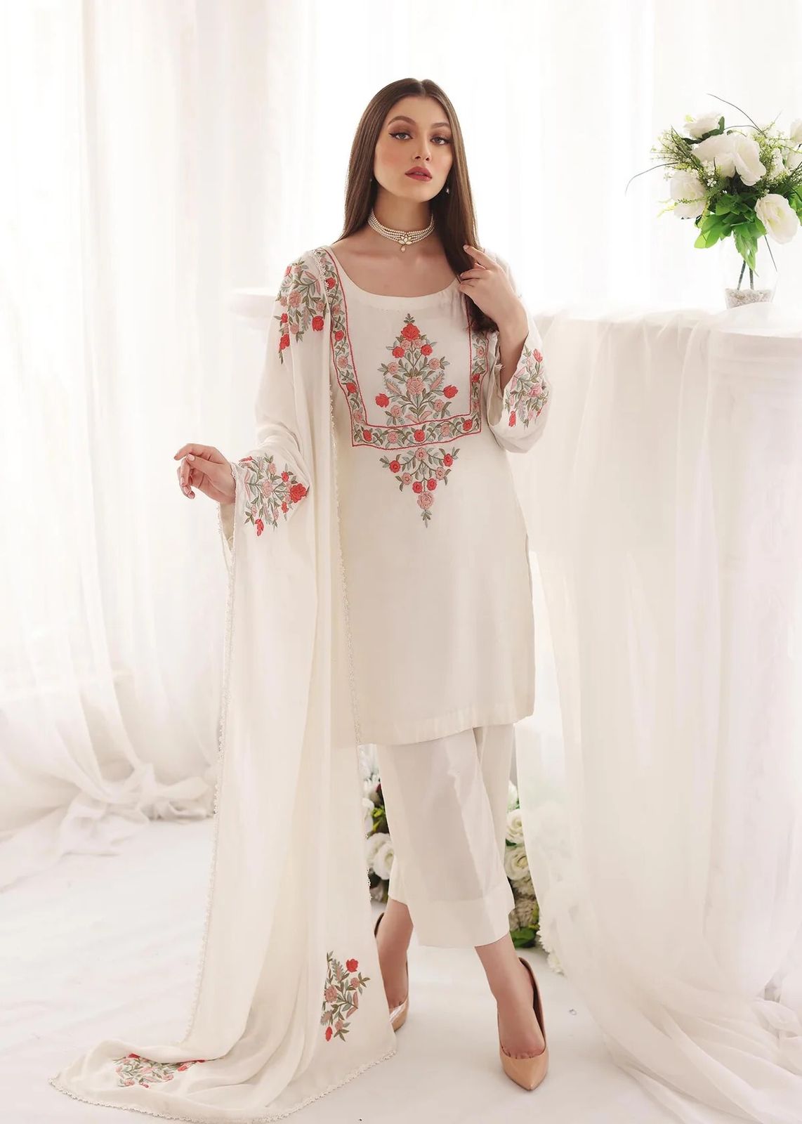 Indian Designer Women Embroidery Work Georgette Salwar Kameez, Beautiful Women White Kurti With Pant & Dupatta