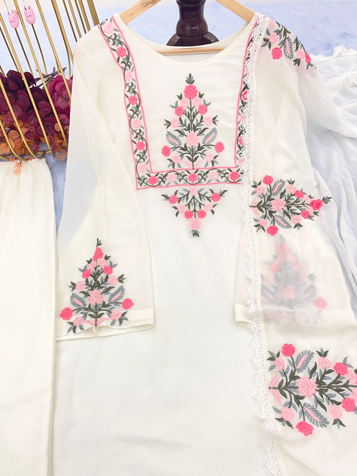 Indian Designer Women Embroidery Work Georgette Salwar Kameez, Beautiful Women White Kurti With Pant & Dupatta