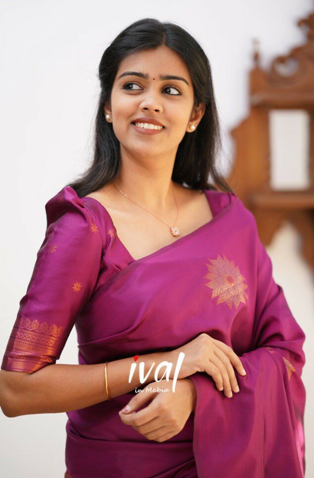 Floral Woven Kanjeevaram Saree with Contrast Border With Beautiful Zahlar