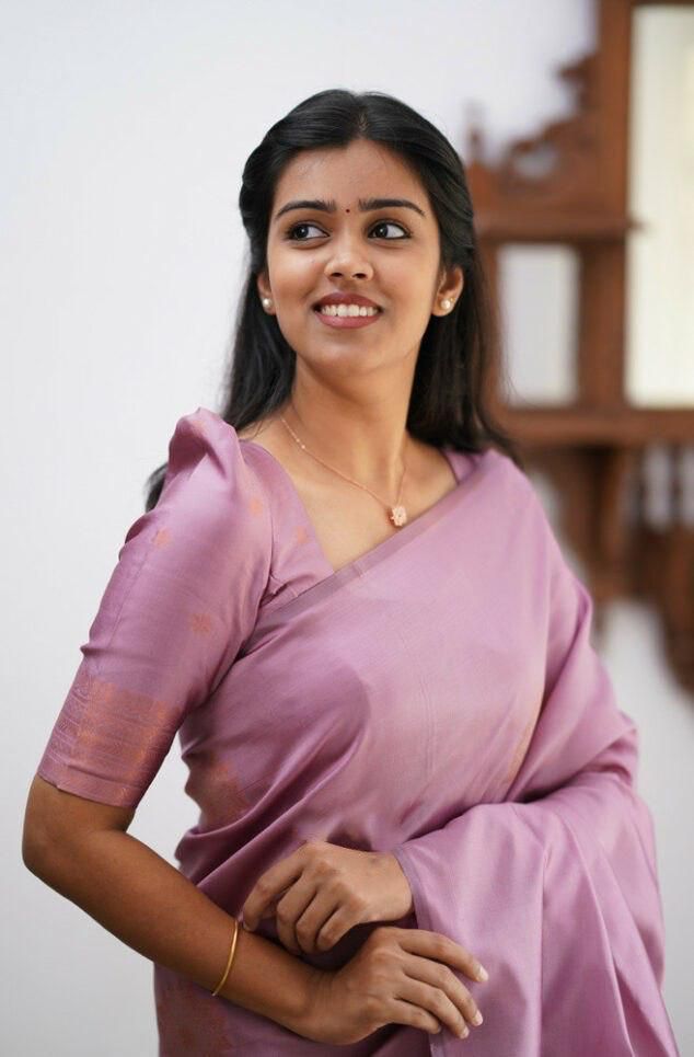 Floral Woven Kanjeevaram Saree with Contrast Border With Beautiful Zahlar