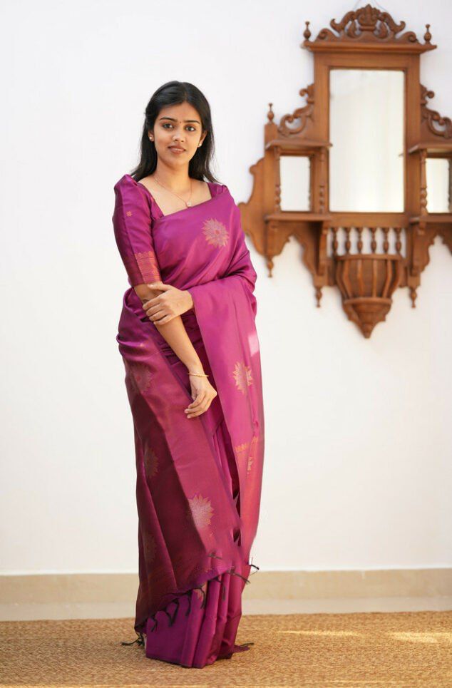 Floral Woven Kanjeevaram Saree with Contrast Border With Beautiful Zahlar