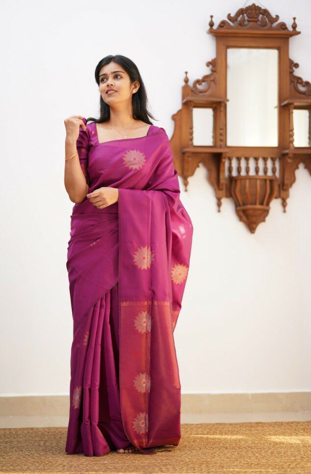 Floral Woven Kanjeevaram Saree with Contrast Border With Beautiful Zahlar
