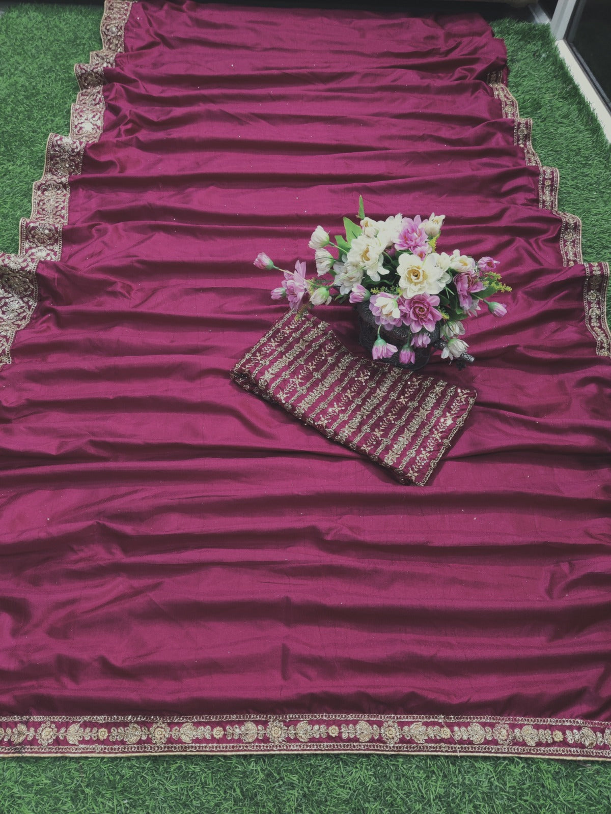 Mrunal Thakur Bollywood Style Red Colour Vichitra Silk With Fancy Border Saree Collection Images