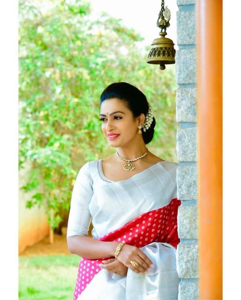 Women's Pink White Kanchipuram Banarasi Lichi Silk Saree With Plain Unstitched Blouse piece
