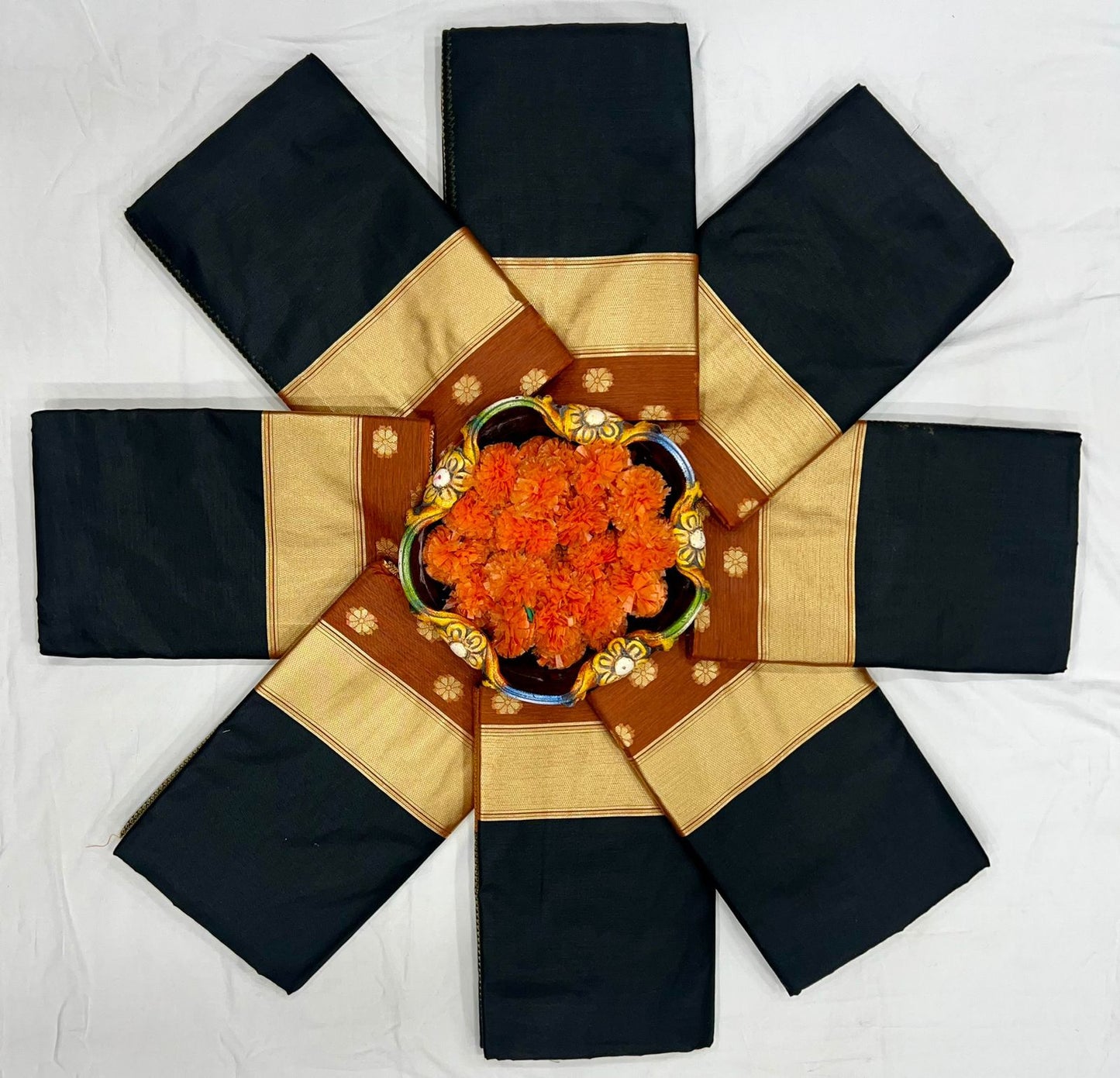 Black Women's Kanjivaram Soft Pure Silk Banarasi Sarees With Contrast Blouse Piece