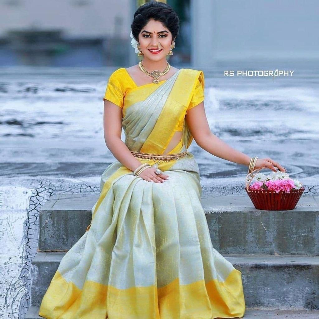 Yellow White Banarasi Style Pure Kanjivaram Silk Jacquard Kanchipuram Pattu Saree With Un-Stiched Blouse
