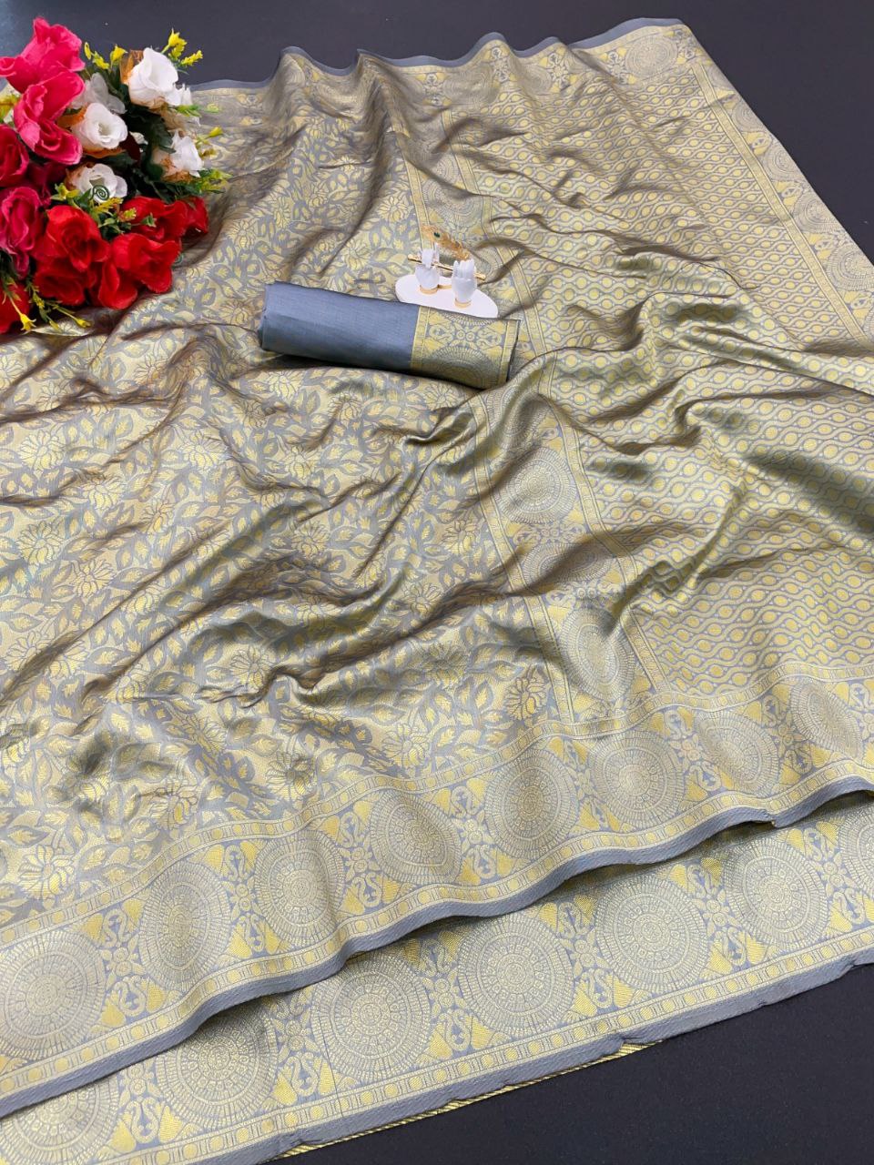 Jacquard Work Weaving Softy Silk Litchi Silk Saree (Separate Blouse Piece) traditional wear Saree
