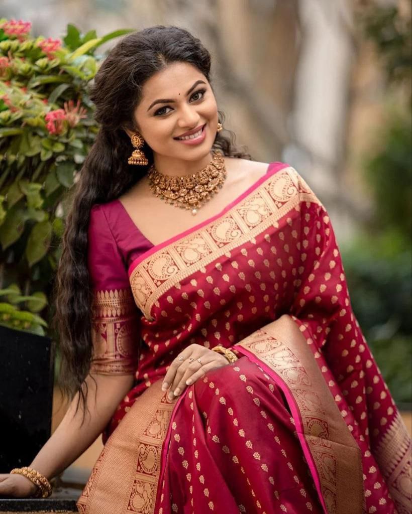 Beautiful Red Women Kanjeevaram Woven Banarasi Silk Saree with Contrast Border