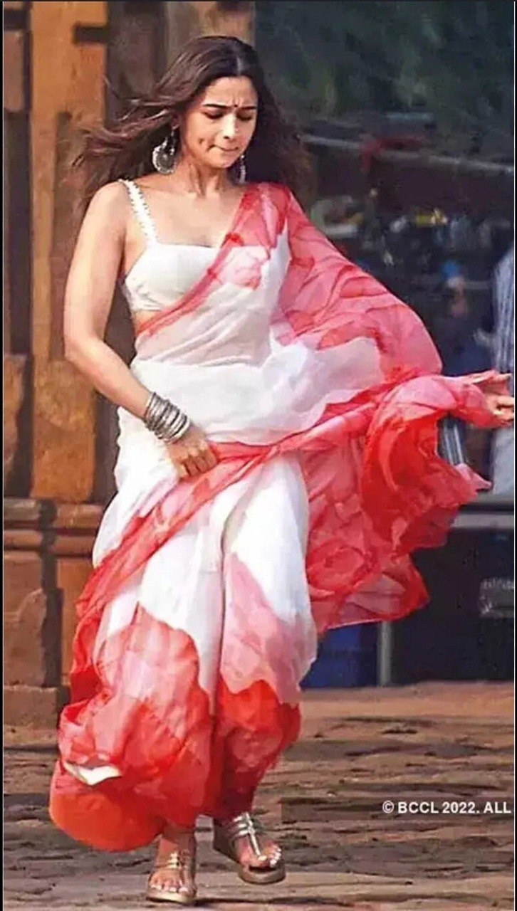 Women's White and Red Colour Printed Georgette Saree With Tafeta Silk Unstitched Blouse