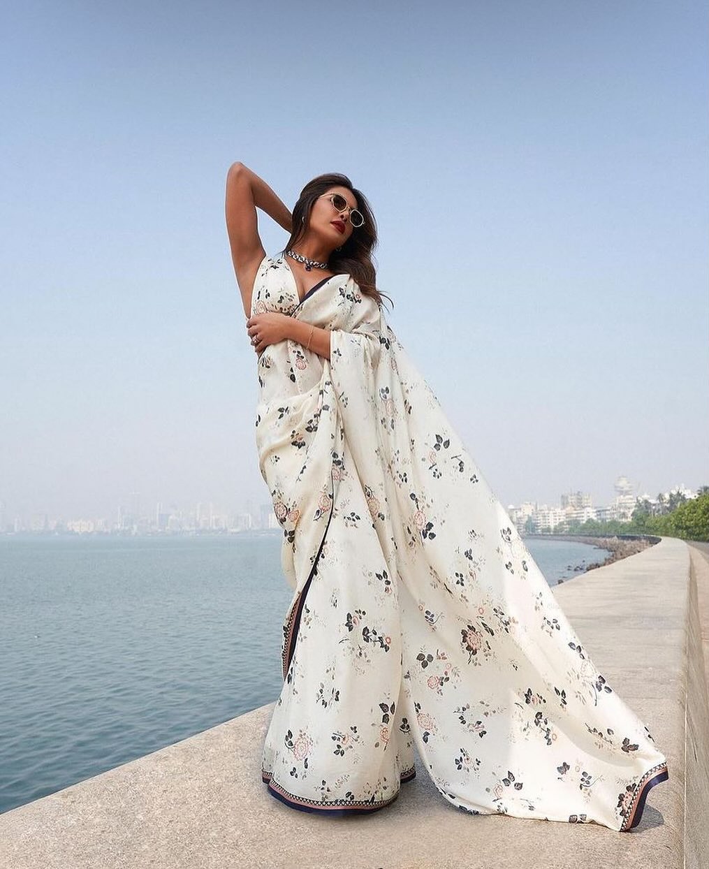 White Satin Georgette Digital Floral Printed Bollywood Saree For Womens With Beautiful Blouse Piece