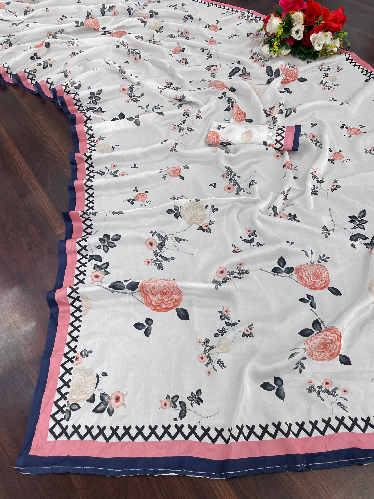 White Satin Georgette Digital Floral Printed Bollywood Saree For Womens With Beautiful Blouse Piece