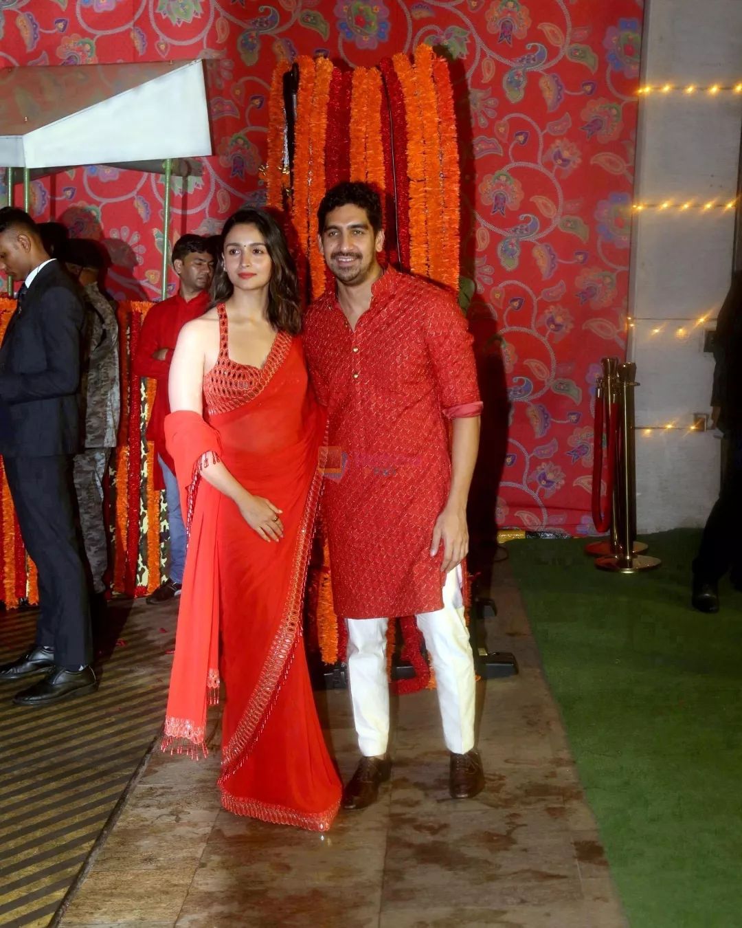 Red Color Women's Bollywood Fancy Georgette Saree With Unstitched Mirror Worked Blouse