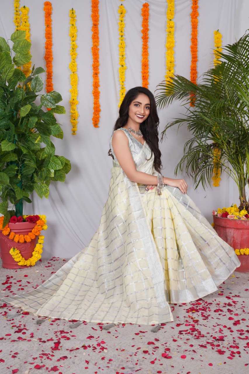 Trending Wedding Wear Real Silver Zari Border Silk Cotton Sarees, With Stitched Blouse