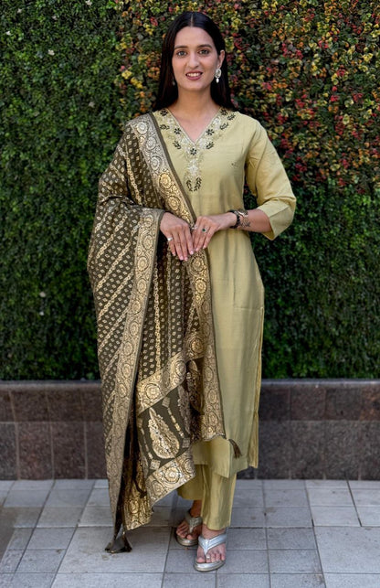 Designers Kurti Pent Dupatta Set,Premium Roman Silk, Cotton Inner (Full), Heavy Quality Nylon Muslin jacquard With Latkan and Hand Work