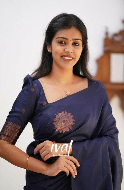 Floral Woven Kanjeevaram Saree with Contrast Border With Beautiful Zahlar