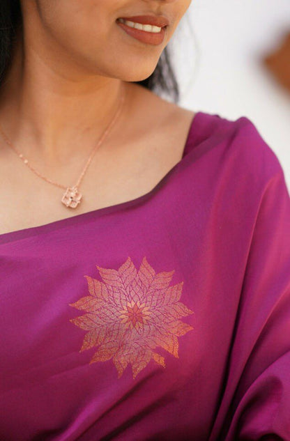 Floral Woven Kanjeevaram Saree with Contrast Border With Beautiful Zahlar