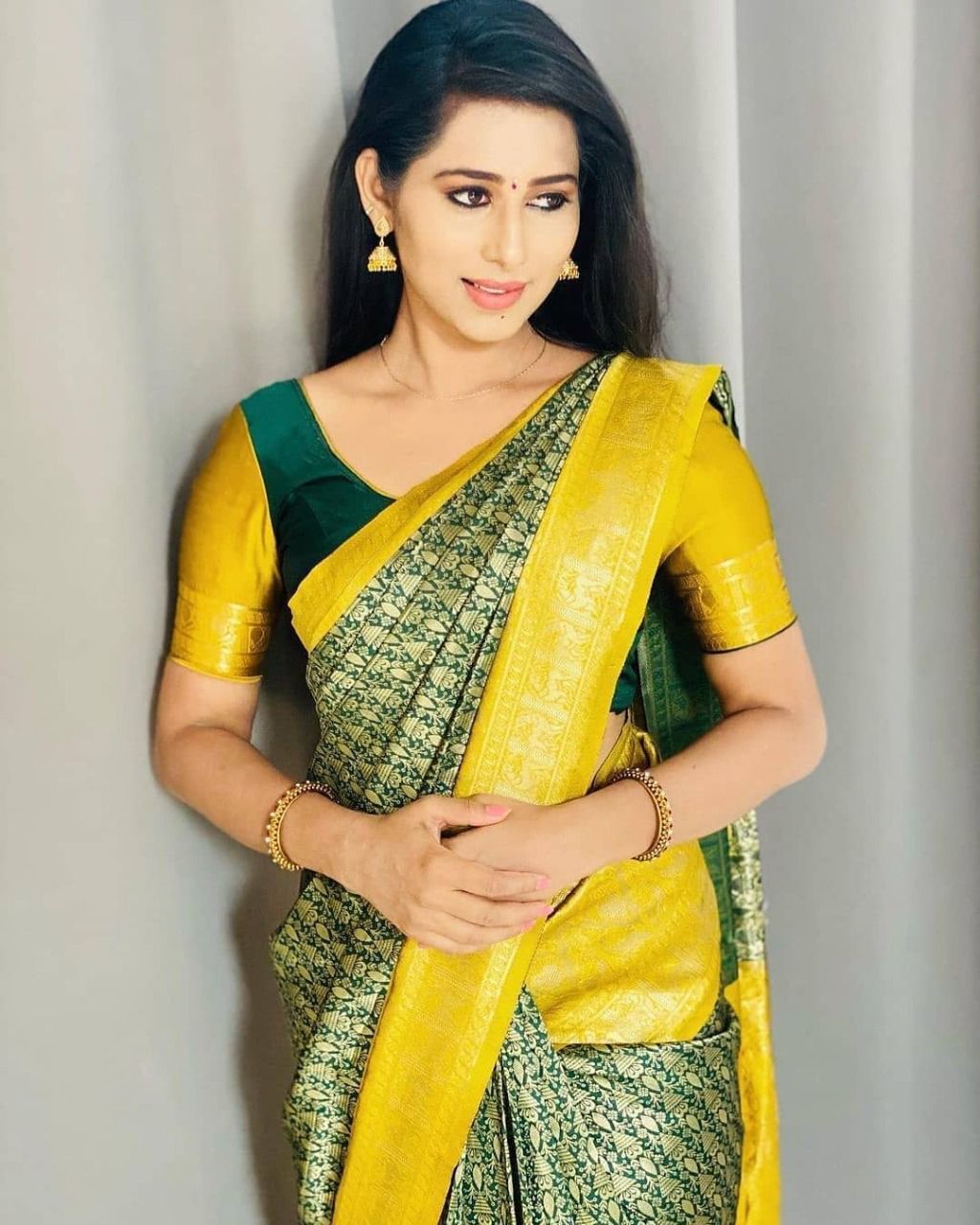 Exclusive green and yellow soft lichi silk saree for women, banarasi saree with zari weaving work for wedding, jacquard saree for function