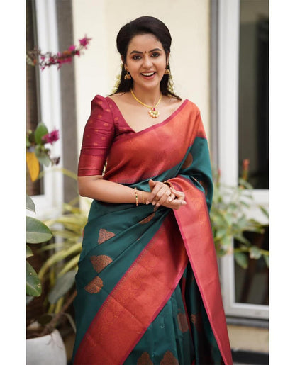 Floral Woven Banarasi Silk Saree with Contrast Border And Contrast Blouse Piece