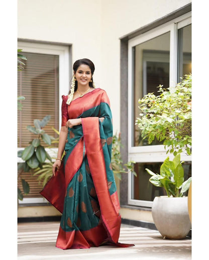 Floral Woven Banarasi Silk Saree with Contrast Border And Contrast Blouse Piece