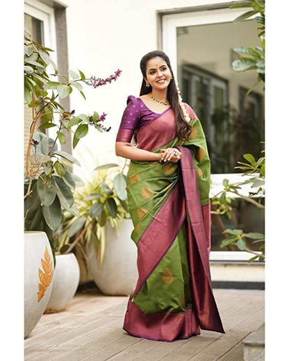 Floral Woven Banarasi Silk Saree with Contrast Border And Contrast Blouse Piece