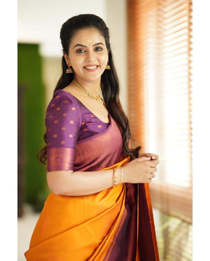 Floral Woven Banarasi Silk Saree with Contrast Border And Contrast Blouse Piece