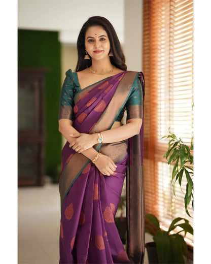 Floral Woven Banarasi Silk Saree with Contrast Border And Contrast Blouse Piece