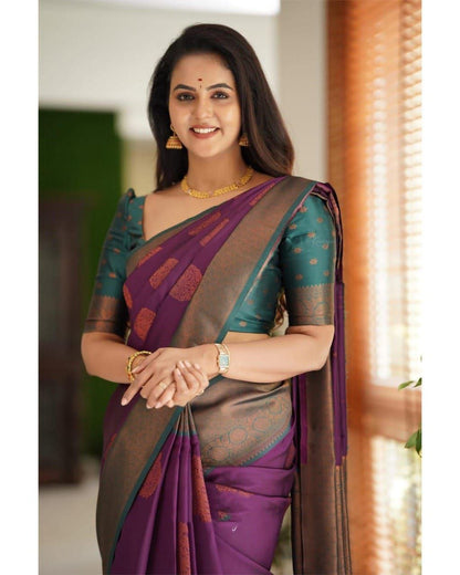 Floral Woven Banarasi Silk Saree with Contrast Border And Contrast Blouse Piece