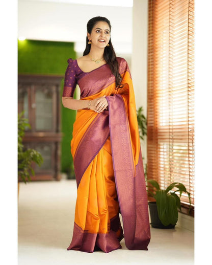 Floral Woven Banarasi Silk Saree with Contrast Border And Contrast Blouse Piece