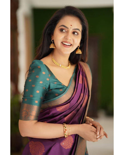 Floral Woven Banarasi Silk Saree with Contrast Border And Contrast Blouse Piece