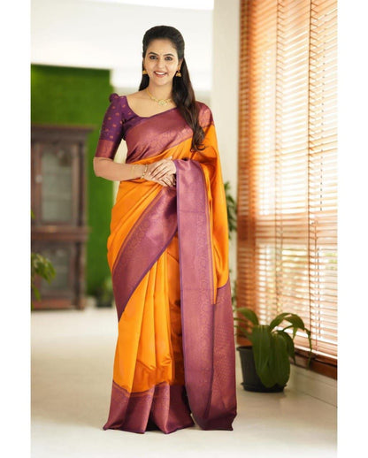 Floral Woven Banarasi Silk Saree with Contrast Border And Contrast Blouse Piece