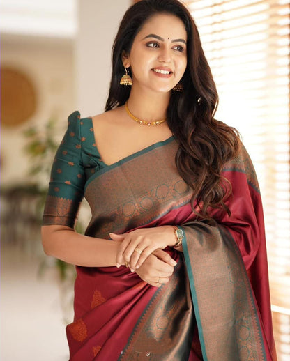 Floral Woven Banarasi Silk Saree with Contrast Border And Contrast Blouse Piece