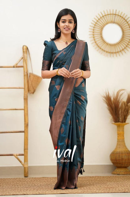 Women Geometric Pattern Banarasi Saree with Contrast Border And Blouse Piece