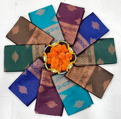 Women Geometric Pattern Banarasi Saree with Contrast Border And Blouse Piece